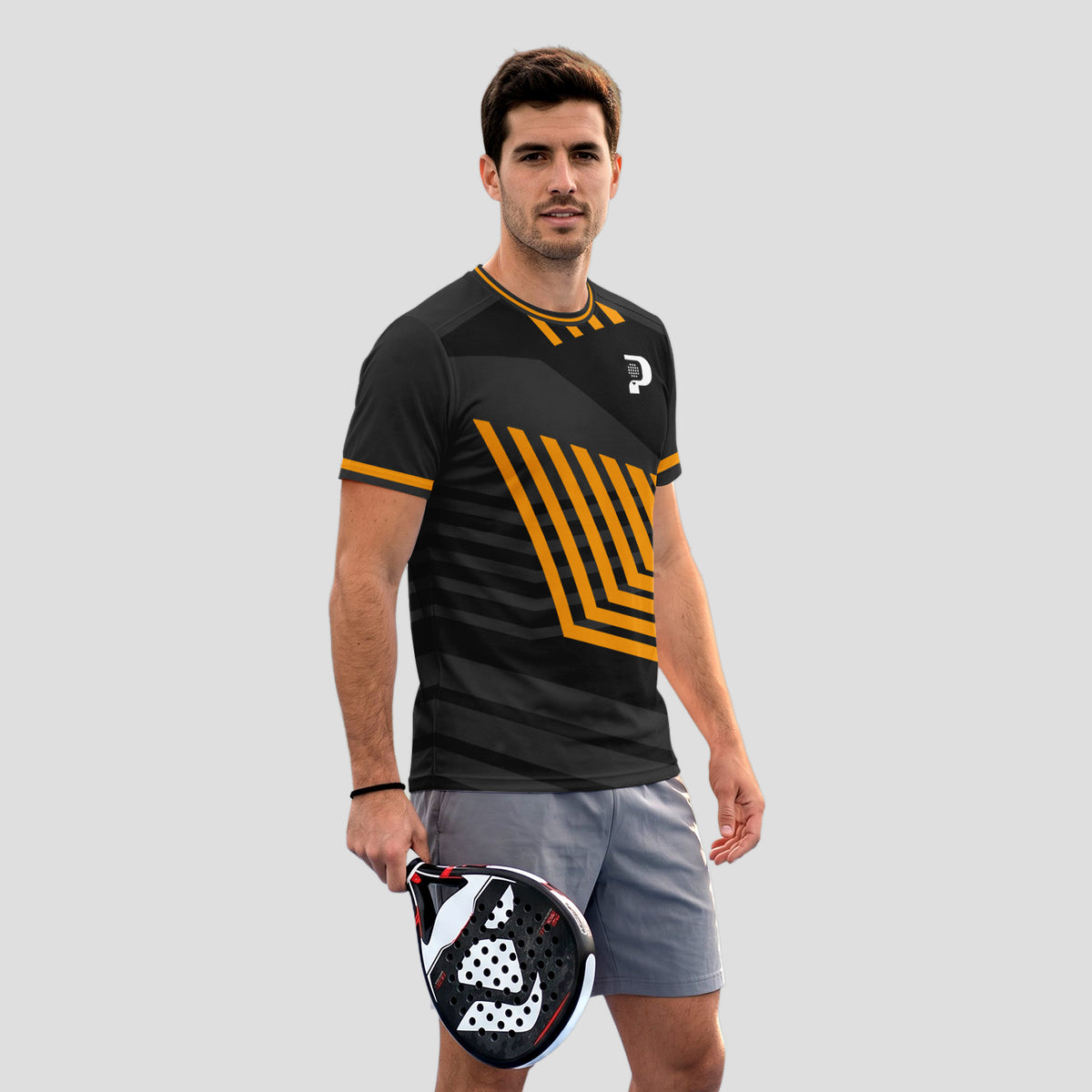 Negra Líneas Geométricas Naranja – Camiseta de Pádel